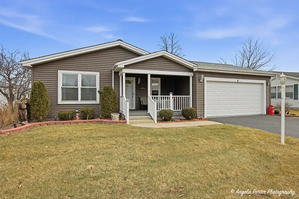 $230,000 | 4 Hialeah Court, Grayslake, IL 60030