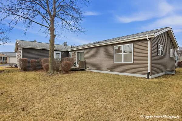 $220,000 | 4 Hialeah Court, Grayslake, IL 60030