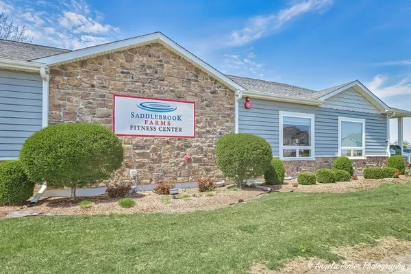 $220,000 | 4 Hialeah Court, Grayslake, IL 60030