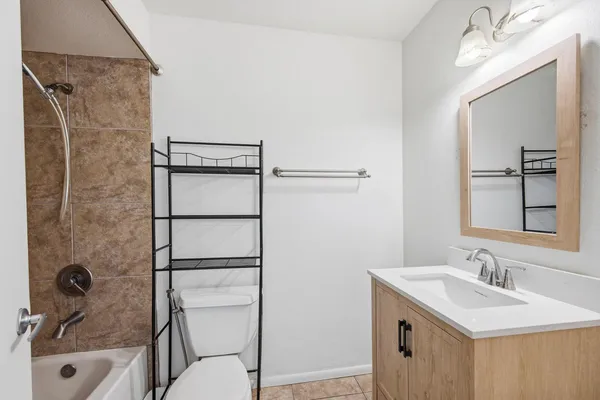 $2,300 | 204 East Duke Drive, Tempe, AZ 85283