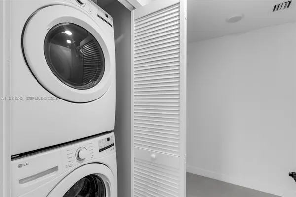 a close up view of a washer and dryer