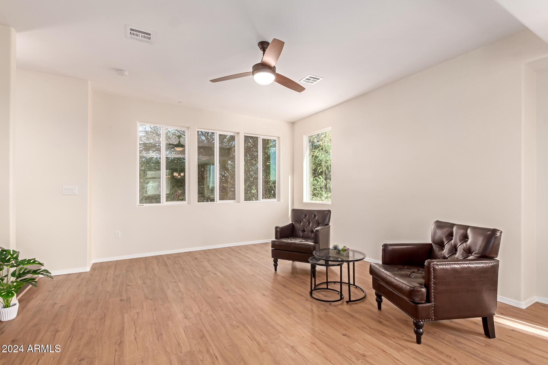 2012 West Lawrence Road Phoenix, AZ 85015 - Photo 10 of 24 Living Room