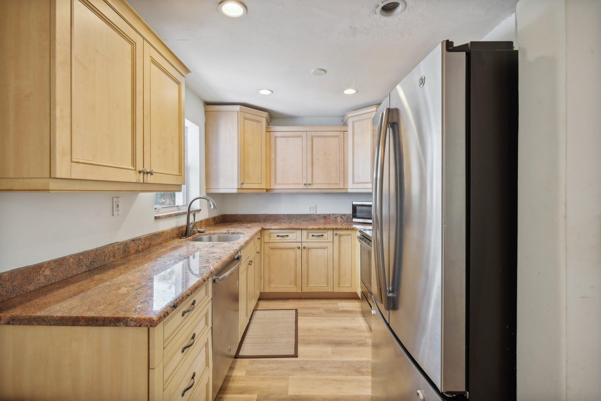 19129 Southeast Robert Drive Jupiter, FL 33469 - Photo 4 of 29 14-web-or-mls-SE Robert Dr-012