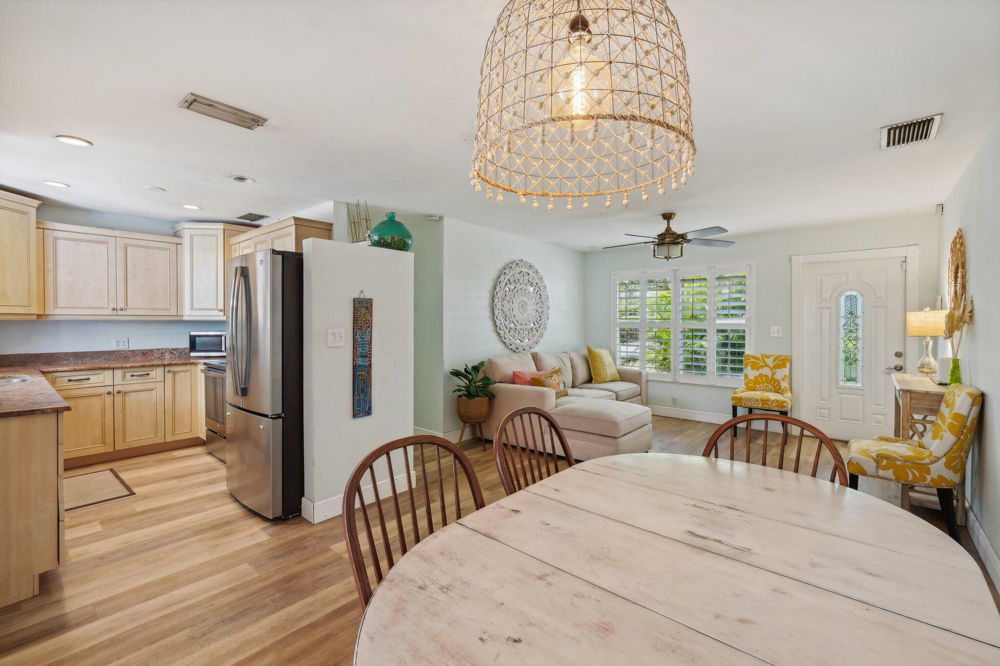 19129 Southeast Robert Drive Jupiter, FL 33469 - Photo 10 of 29 11-web-or-mls-SE Robert Dr-009