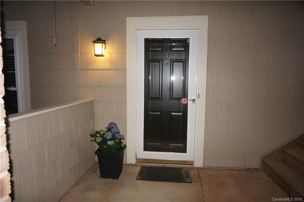 5009 Sharon Road Charlotte, NC 28210 - Photo 3 of 16 a view of a elevator