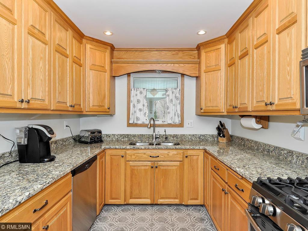 5335 Eureka Road Shorewood, MN 55331 - Photo 8 of 18