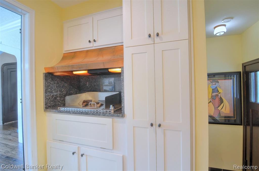 391 Cranbrook Road Bloomfield Hills, MI 48301 - Photo 11 of 35