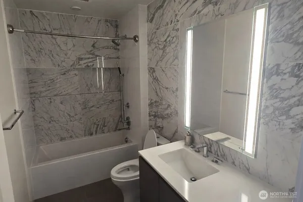 $3,300 | 2510 6th Avenue, Unit 2501, Seattle, WA 98121