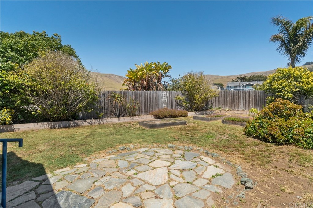 240 Easter Street Morro Bay, CA 93442 - Photo 10 of 25