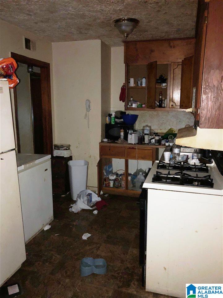 1664 18th Place Southwest Birmingham, AL 35211 - Photo 3 of 12