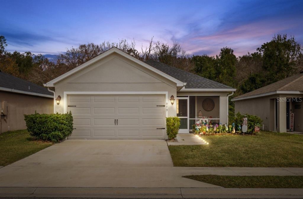 979 Pearly Ridge Lane Lakeland, FL 33809 - Photo 2 of 30