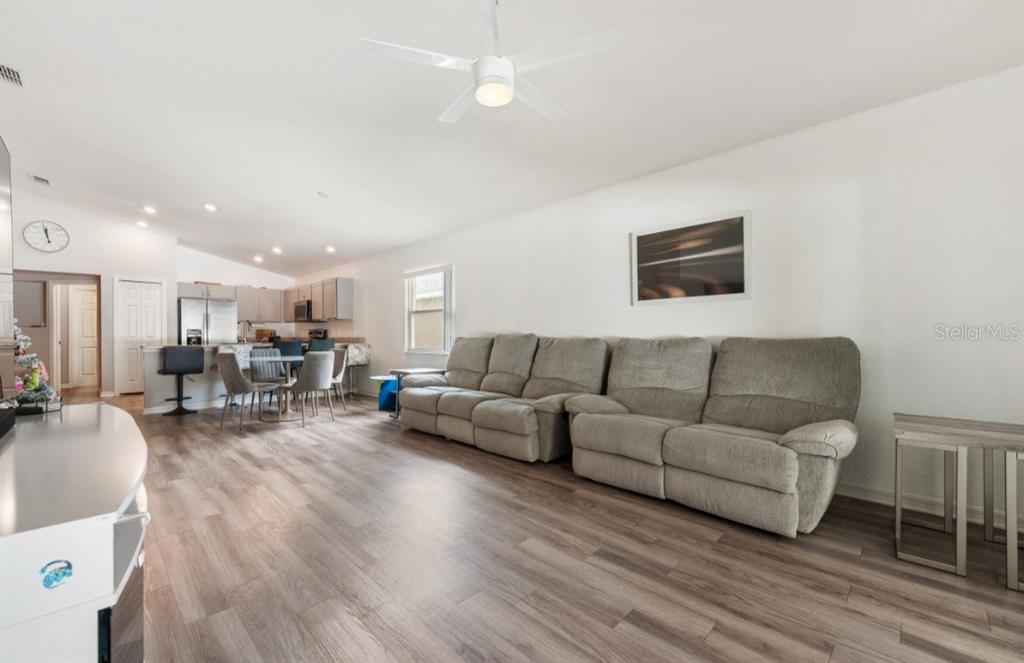 979 Pearly Ridge Lane Lakeland, FL 33809 - Photo 5 of 30