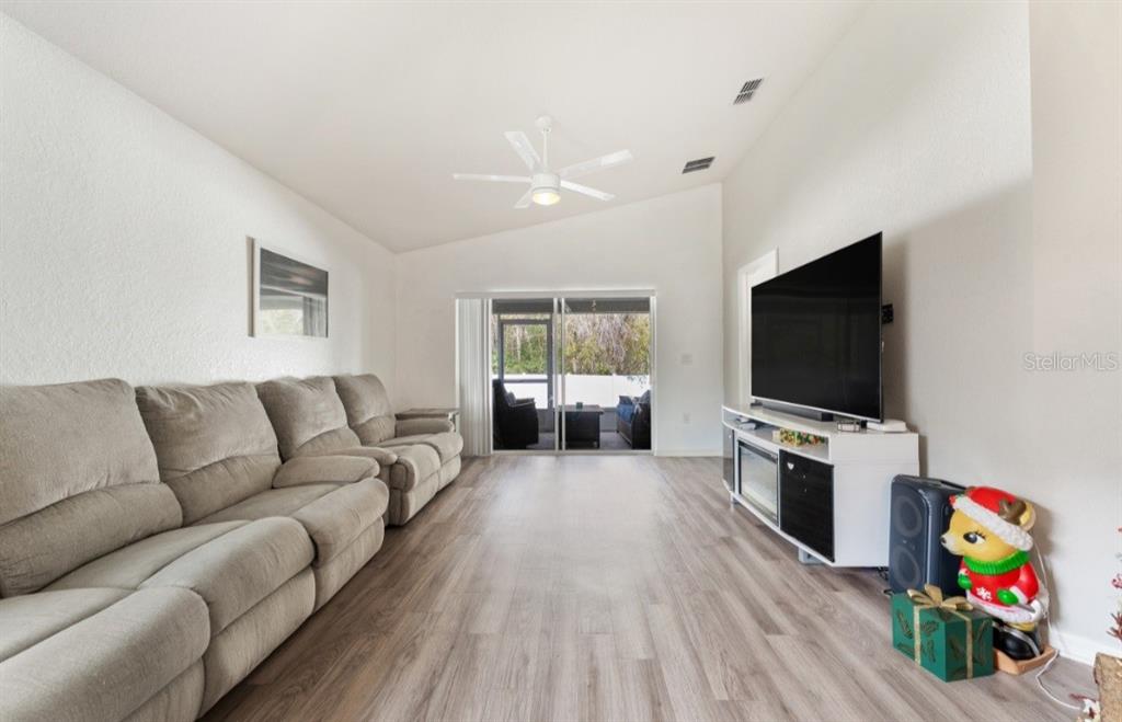 979 Pearly Ridge Lane Lakeland, FL 33809 - Photo 6 of 30