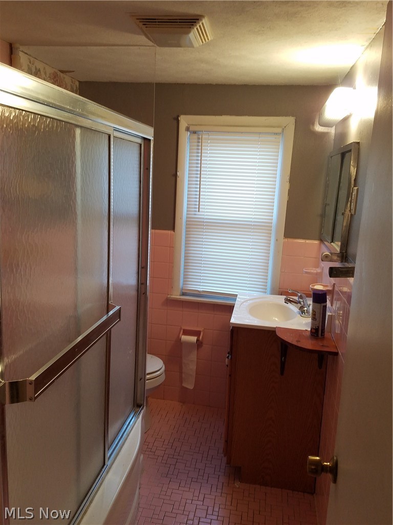 155 Brush Road Cleveland, OH 44143 - Photo 3 of 9 Gallery Image 3