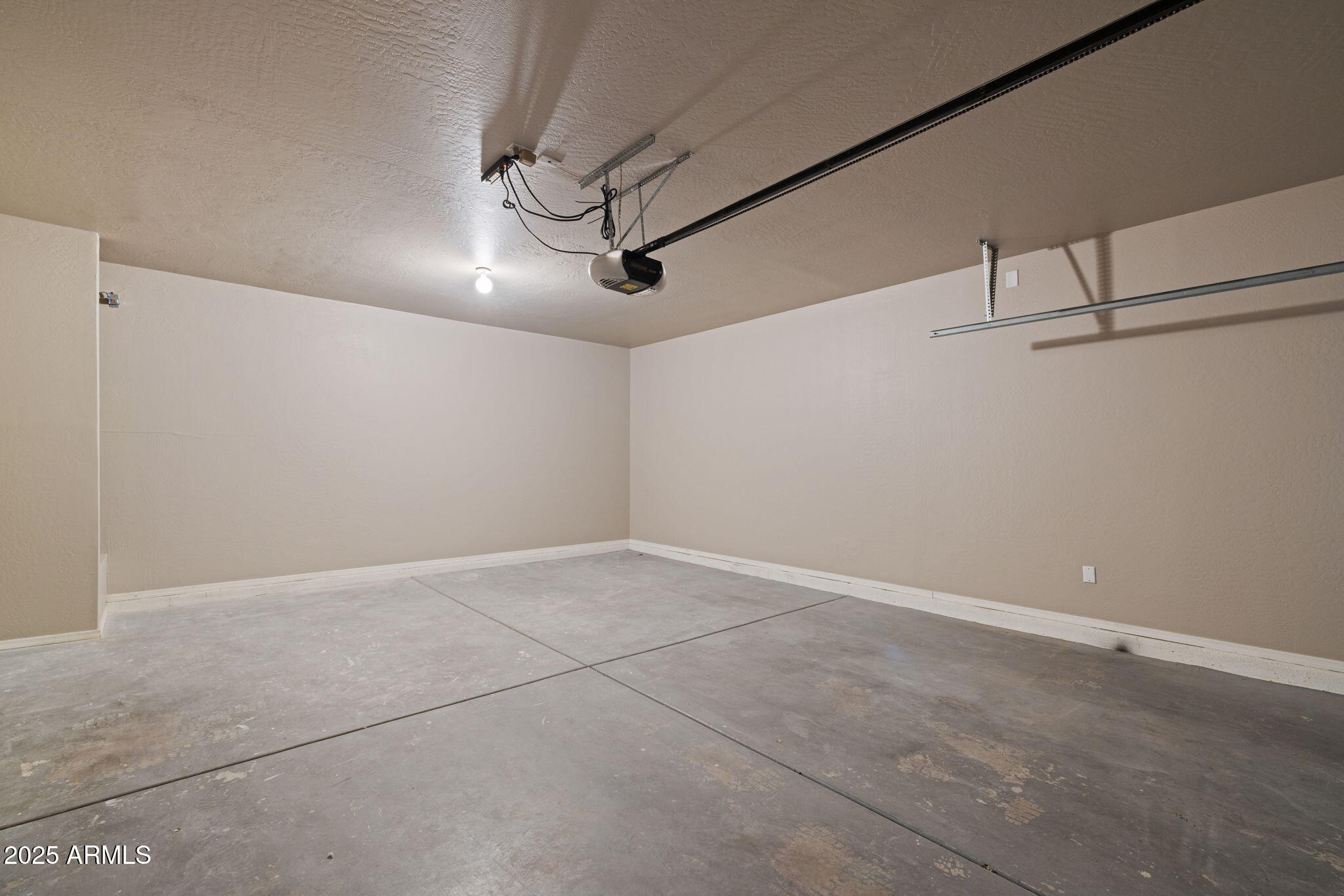 5312 Fulton Street Phoenix, AZ 85043 - Photo 22 of 26 a view of a room with an empty space