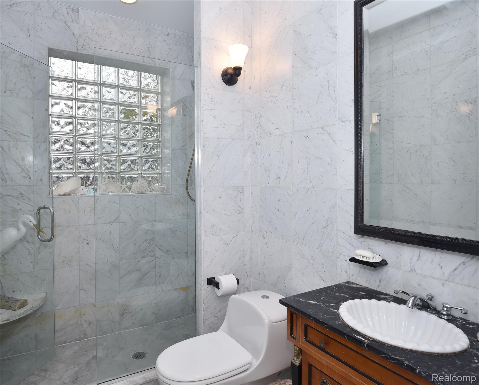 327 Southfield Road, Unit 2AS Birmingham, MI 48009 - Photo 16 of 27 Victoria Place Unit 2AS_16.JPG