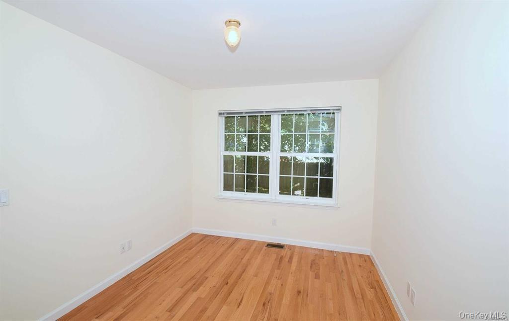 74 Firwood Road, Unit A Port Washington, NY 11050 - Photo 5 of 9