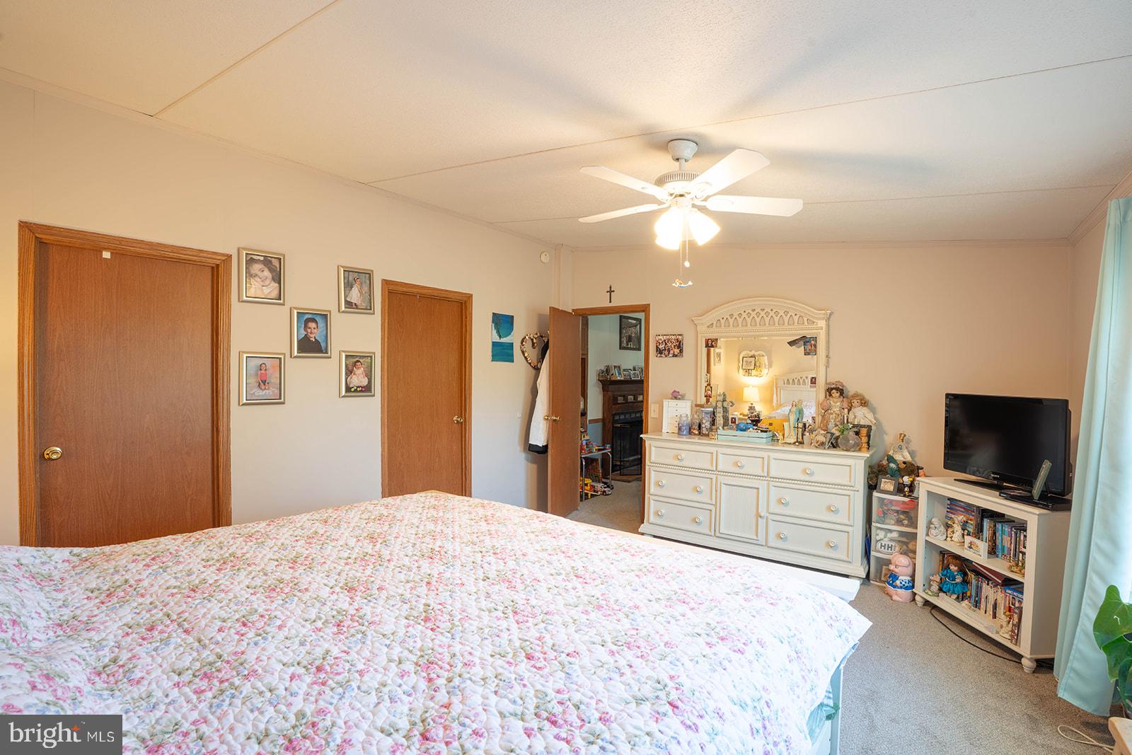 940 Willow Grove Road Monroeville, NJ 08343 - Photo 16 of 22 Master right off the living room.