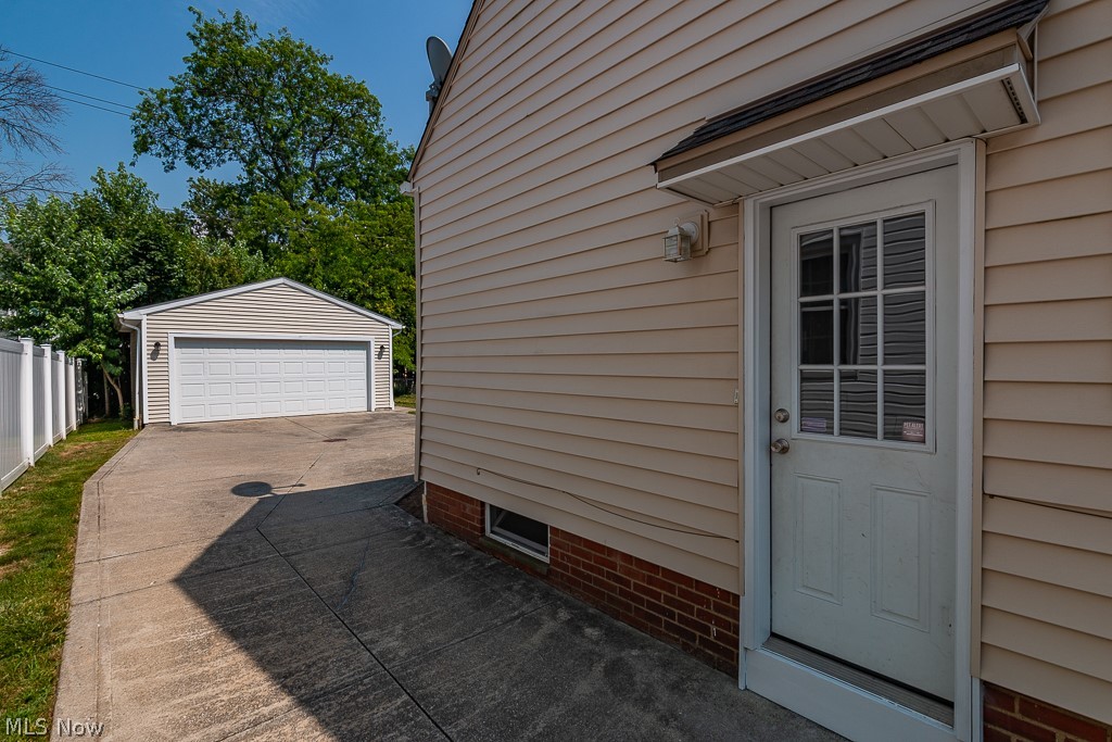 1177 Avondale Road Cleveland, OH 44121 - Photo 33 of 35