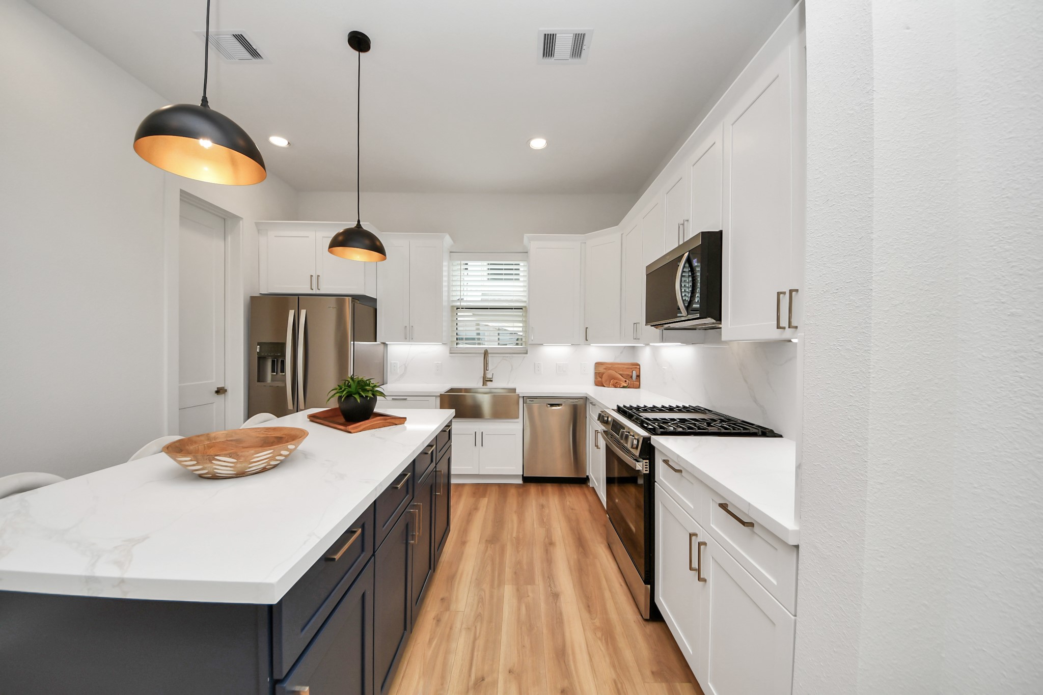 2426 Ella Boulevard Houston, TX 77008 - Photo 17 of 43
