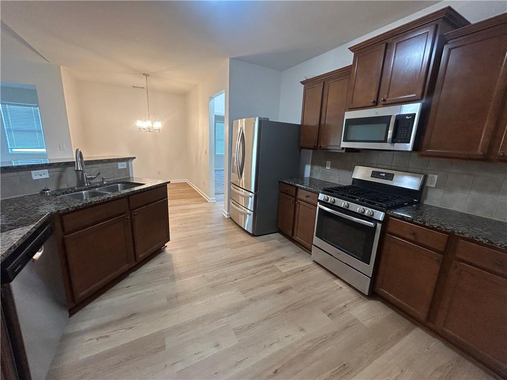 825 Stonehaven Road Southwest Atlanta, GA 30331 - Photo 13 of 22 Gallery Image 13