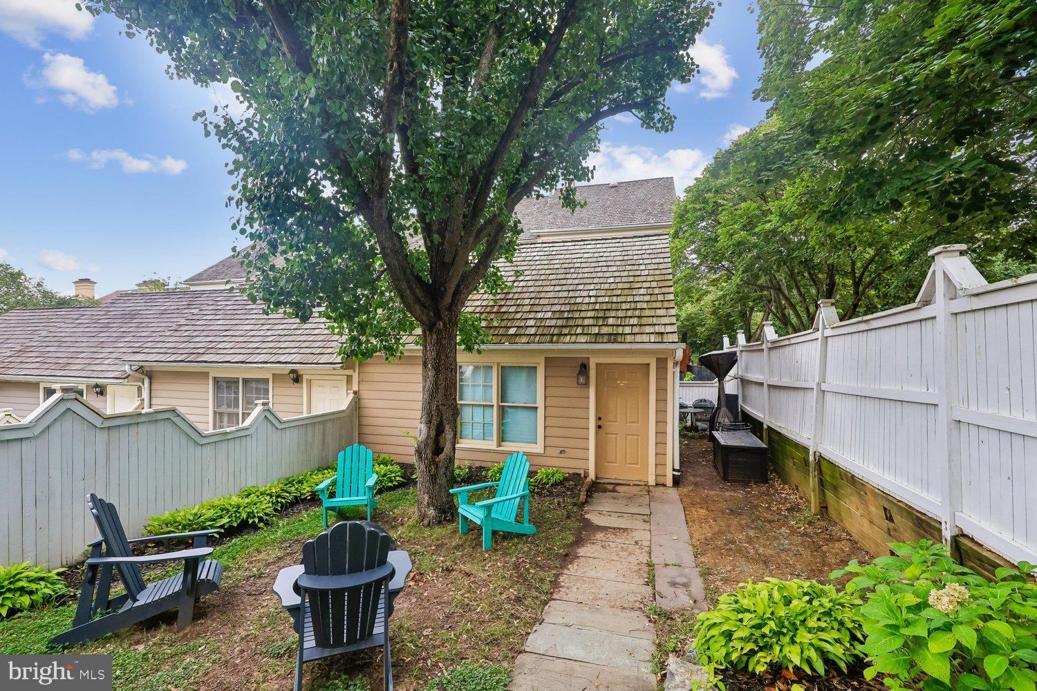 211 Ridgepoint Place Gaithersburg, MD 20878 - Photo 43 of 61 Private outdoor retreat