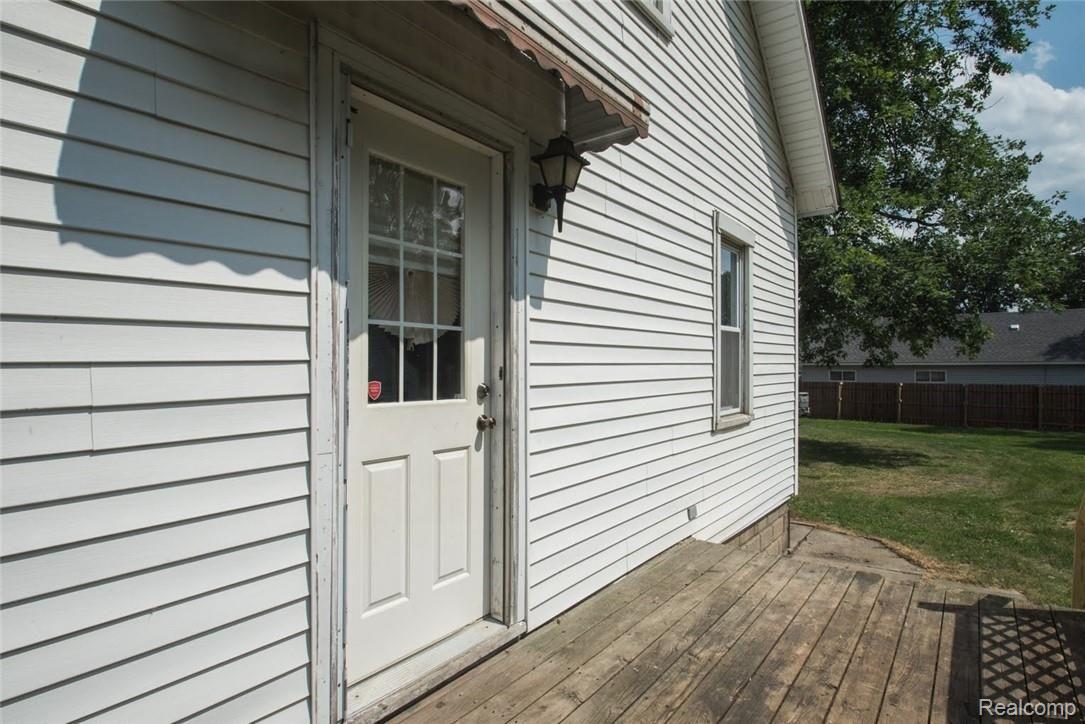 17450 Sumpter Road Belleville, MI 48111 - Photo 22 of 23 DSC_1370.jpg