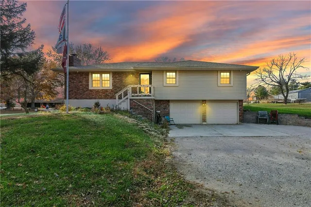 $350,000 | 10422 South Outer Belt Road, Oak Grove, MO 64075