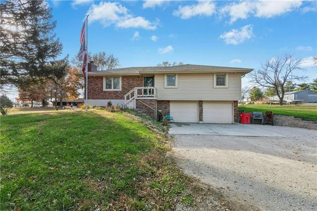 $350,000 | 10422 South Outer Belt Road, Oak Grove, MO 64075