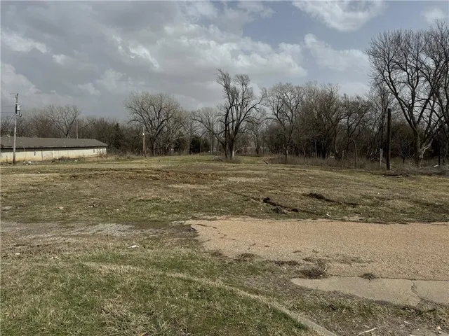 $1,437,287 | 3746 Southwest Topeka Boulevard, Topeka, KS 66609