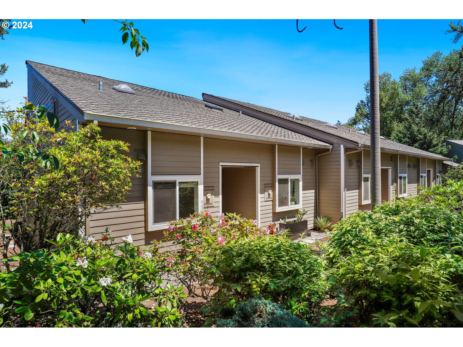 4638 Southwest Comus Place, Unit 5A Portland, OR 97219 - Photo 1 of 31 Gallery Image 1