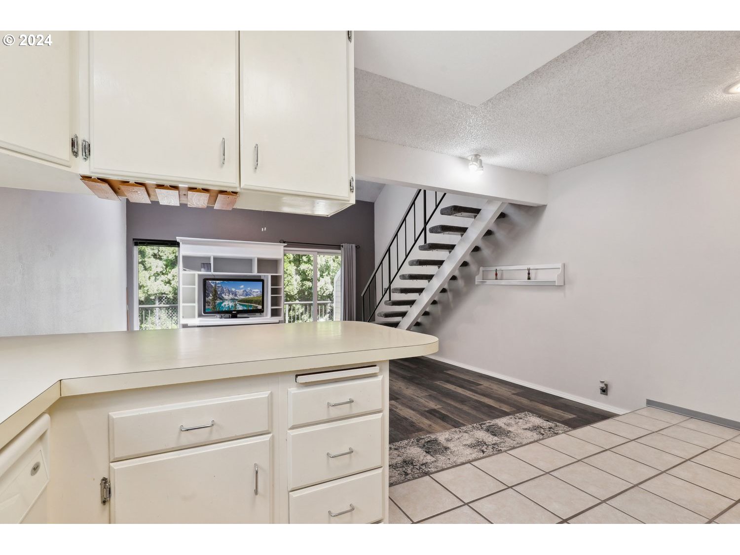 4638 Southwest Comus Place, Unit 5A Portland, OR 97219 - Photo 12 of 31 Gallery Image 12