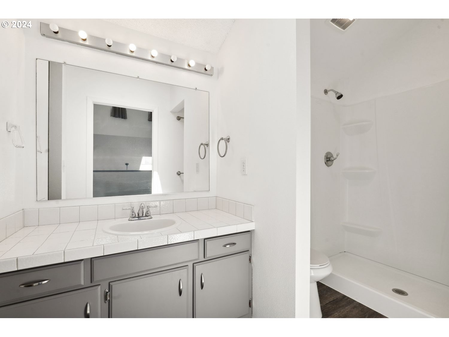 4638 Southwest Comus Place, Unit 5A Portland, OR 97219 - Photo 21 of 31 Gallery Image 21