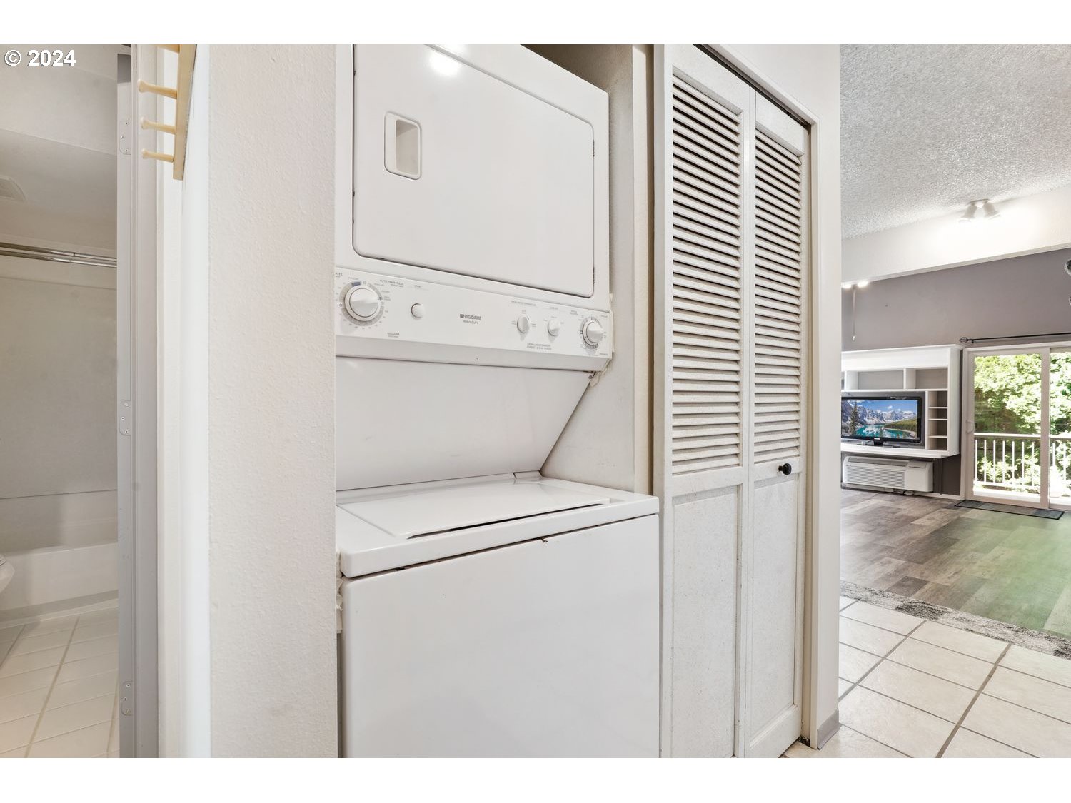 4638 Southwest Comus Place, Unit 5A Portland, OR 97219 - Photo 23 of 31 Gallery Image 23