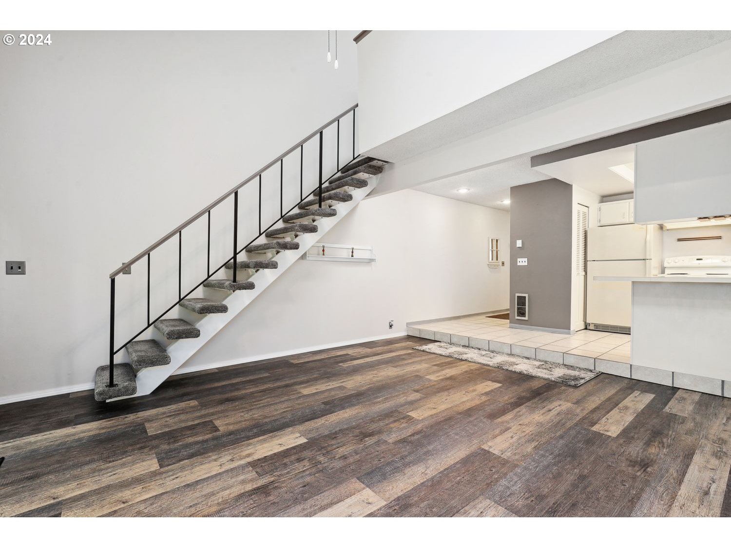 4638 Southwest Comus Place, Unit 5A Portland, OR 97219 - Photo 7 of 31 Gallery Image 7