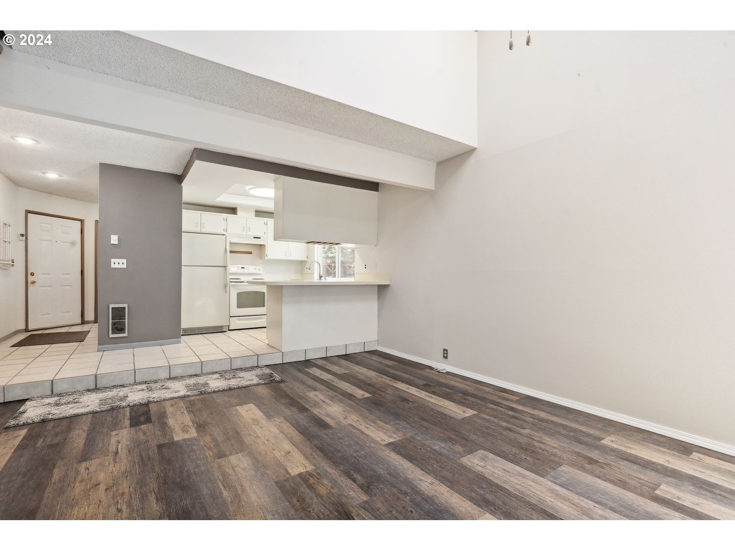 4638 Southwest Comus Place, Unit 5A Portland, OR 97219 - Photo 8 of 31 Gallery Image 8
