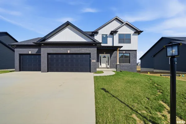 $529,900 | 1617 Rustic Oak Drive, Washington, IL 61571