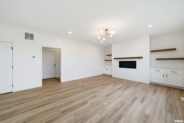 $529,900 | 1617 Rustic Oak Drive, Washington, IL 61571