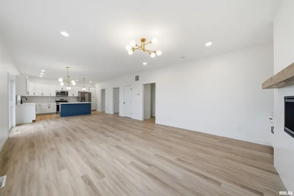 $529,900 | 1617 Rustic Oak Drive, Washington, IL 61571