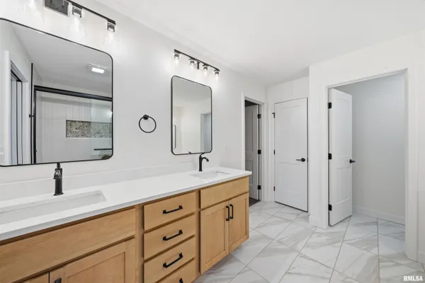 $529,900 | 1617 Rustic Oak Drive, Washington, IL 61571