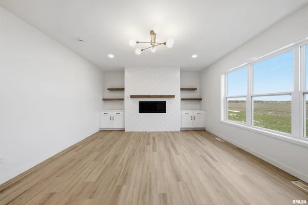 $529,900 | 1617 Rustic Oak Drive, Washington, IL 61571