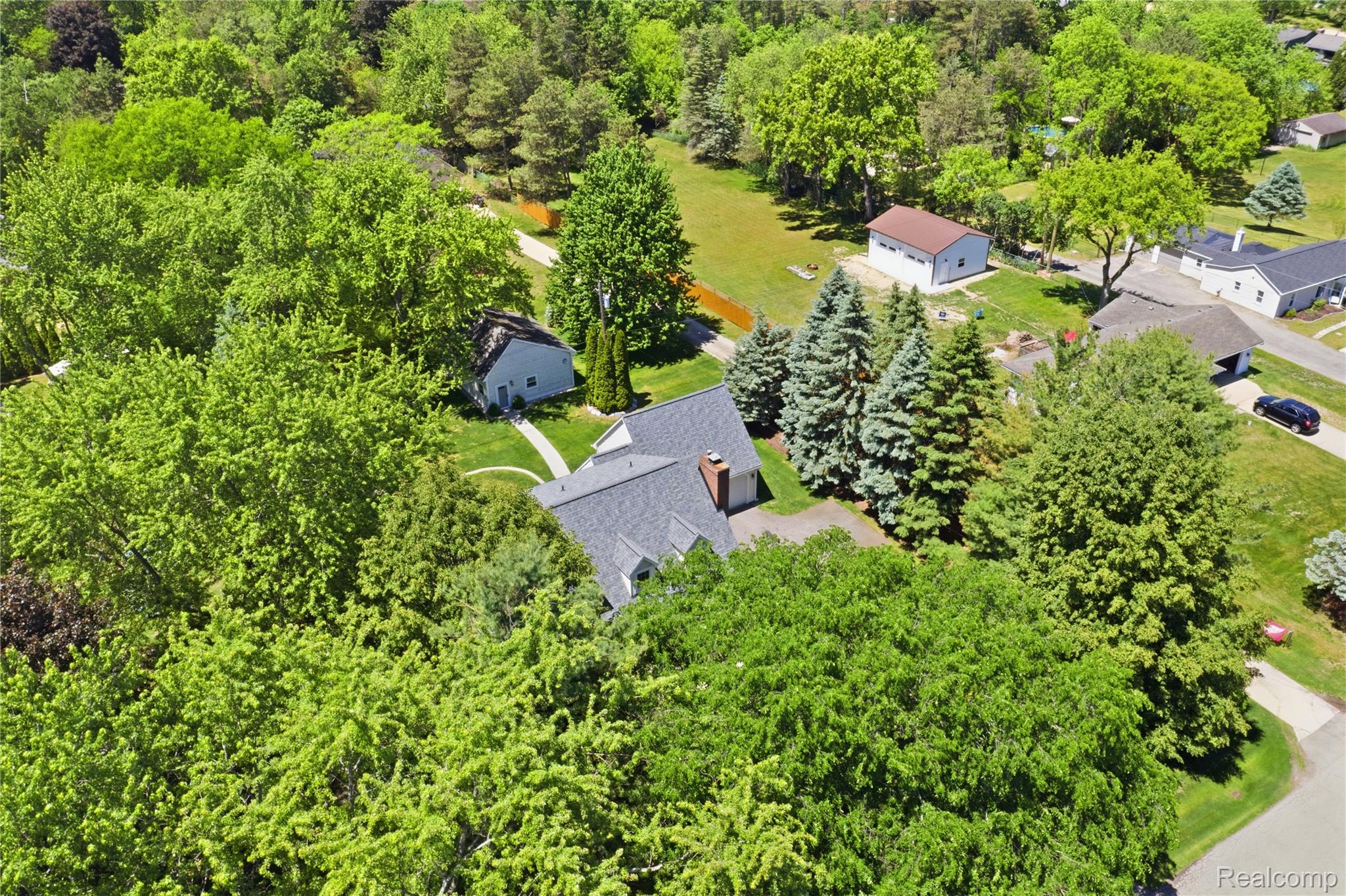 830 Hemingway Road Lake Orion, MI 48362 - Photo 66 of 70 DJI_0693.jpg