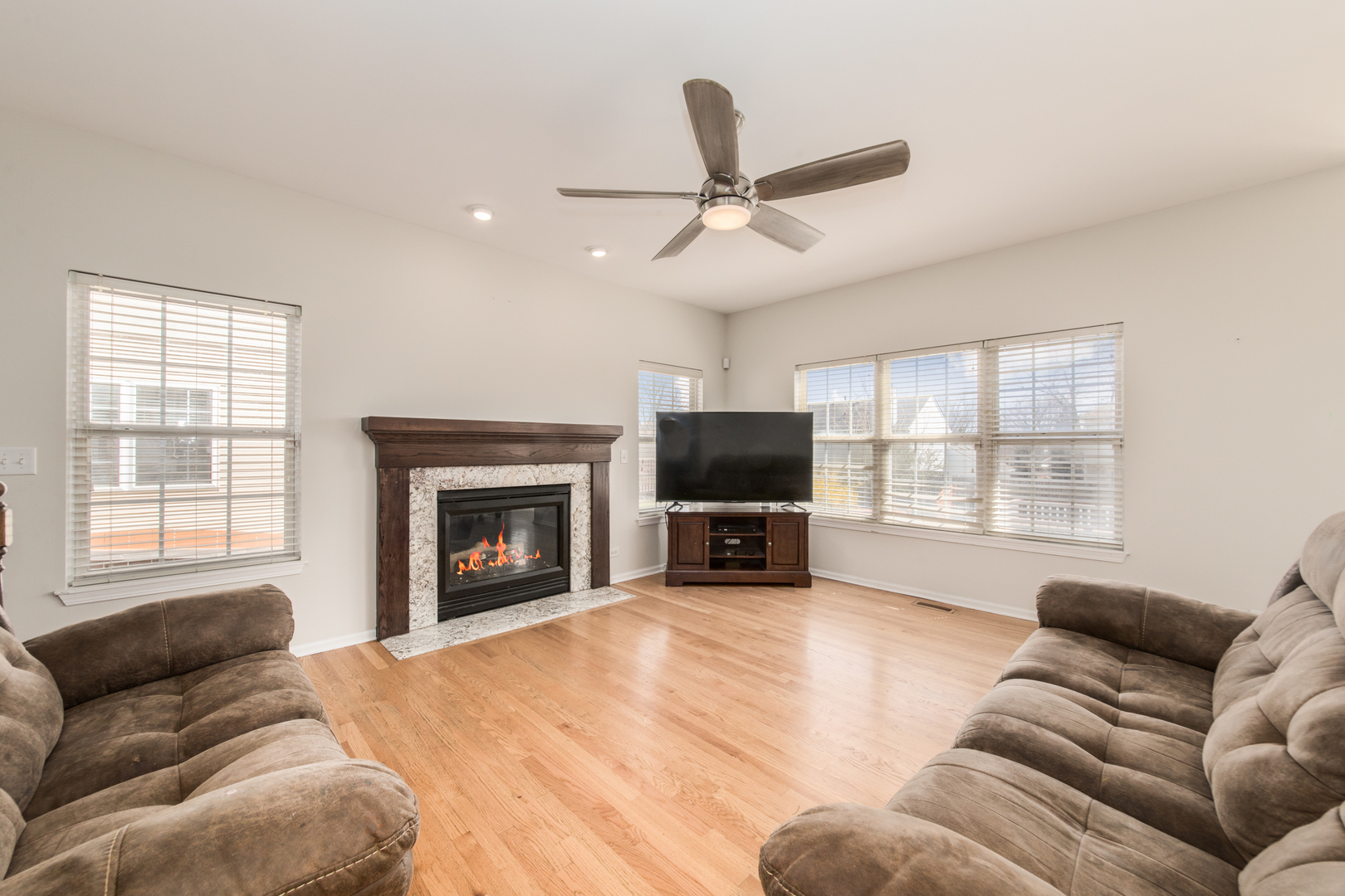 13 Trail Ridge Court Streamwood, IL 60107 - Photo 9 of 30 Gallery Image 9