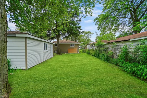 $2,400 | 16125 Marshfield Avenue, Markham, IL 60428