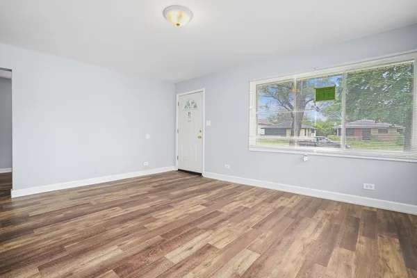 $2,400 | 16125 Marshfield Avenue, Markham, IL 60428