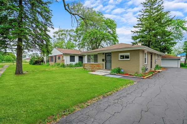 $2,400 | 16125 Marshfield Avenue, Markham, IL 60428