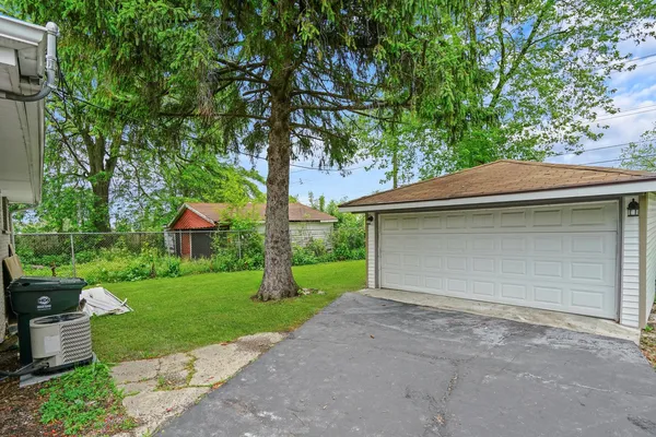 $2,400 | 16125 Marshfield Avenue, Markham, IL 60428