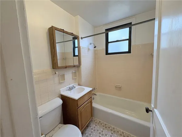 $895 | 122 Dinsmore Avenue, Unit 1, Pittsburgh, PA 15205