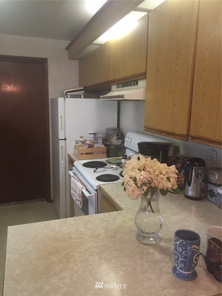 17702 113th Place Southeast Renton, WA 98055 - Photo 4 of 10