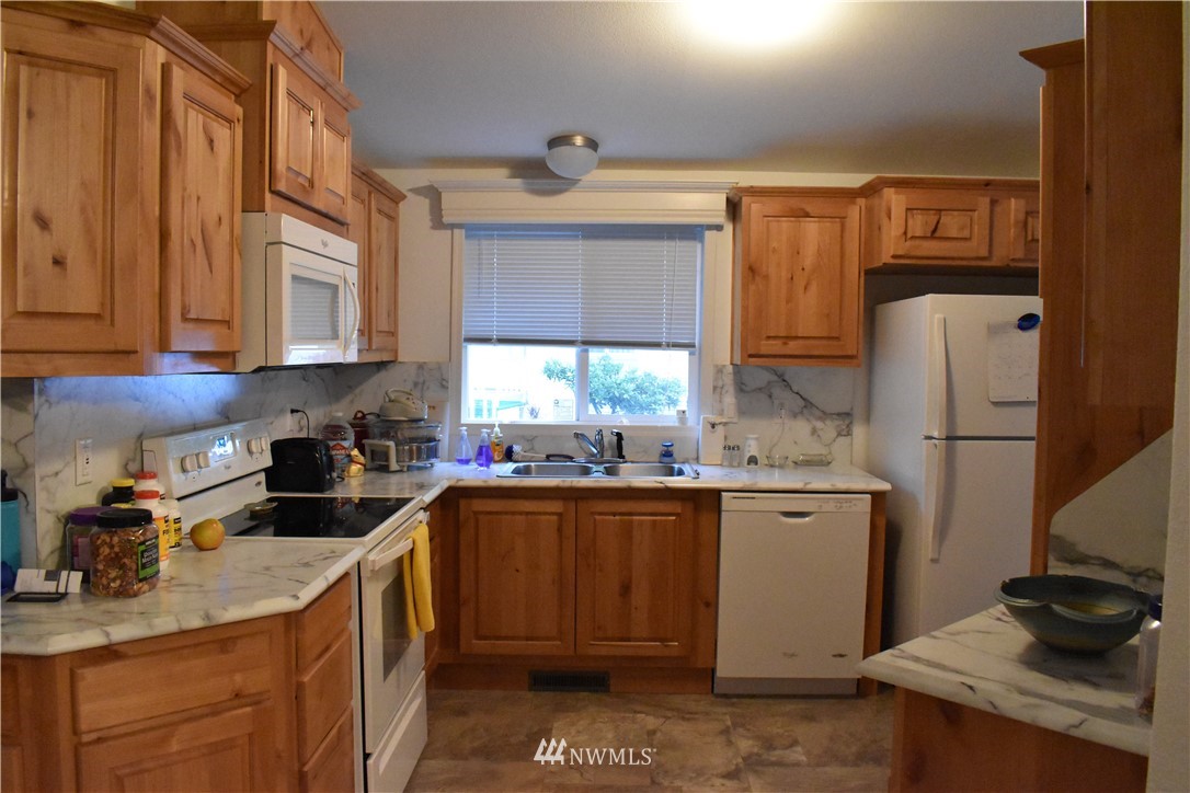 15290 Maple Drive Renton, WA 98058 - Photo 3 of 5 Gallery Image 3